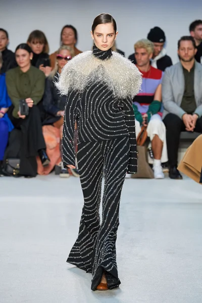 Look 37
